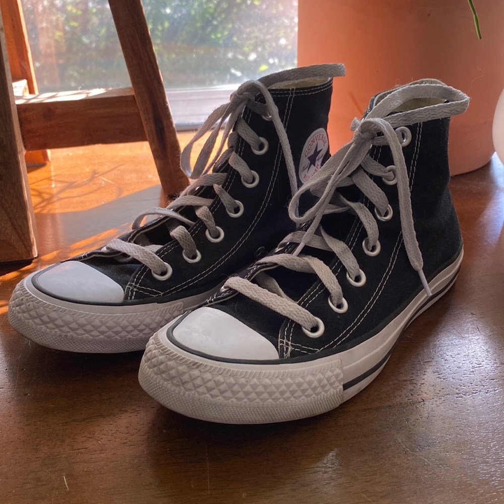 EUC classic black converse high top. Very few signs of wear